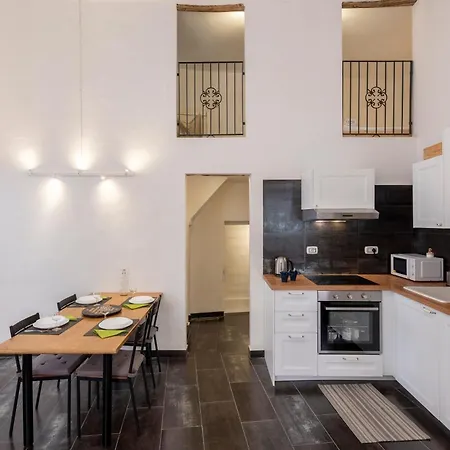 Joivy Excellent 2-bed Flat In Genoa's Old Town