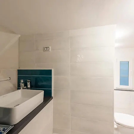 Joivy Excellent 2-bed Flat In Genoa's Old Town * Genoa