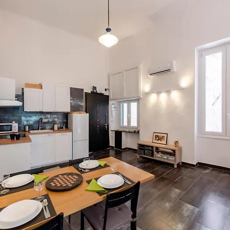 Joivy Excellent 2-bed Flat In Genoa's Old Town